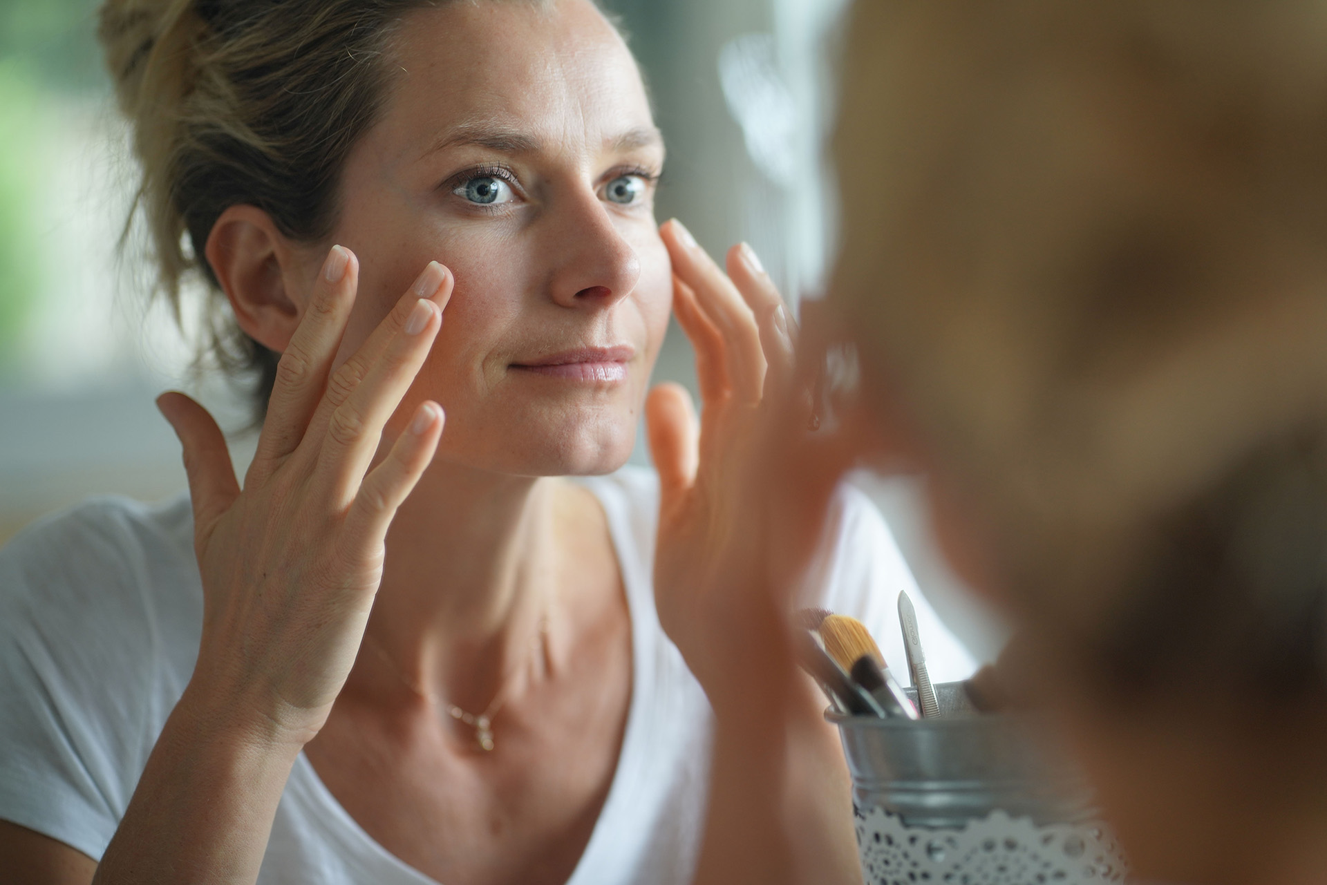 li-woman-moisturizing-face-bd-pdp-2.jpg